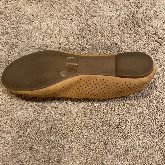 Lucky Brand Flats Diamond Pinhole Design, Sz 8, Color Tan, Ready for Spring EUC - Picture 6 of 14